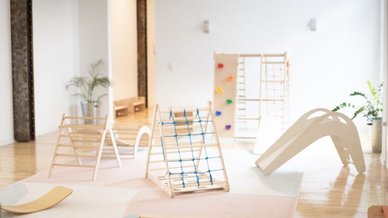 indoor playground in Düsseldorf for kids with different objects children can interact with