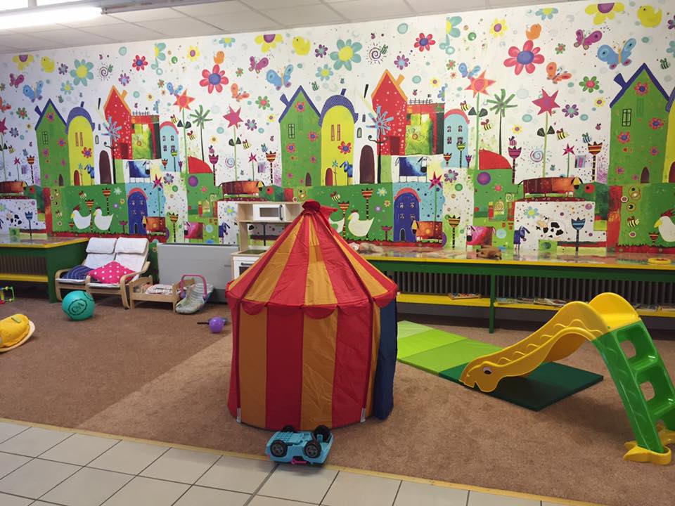 Indoor playground Düsseldorf combined with a cozy café space for families

