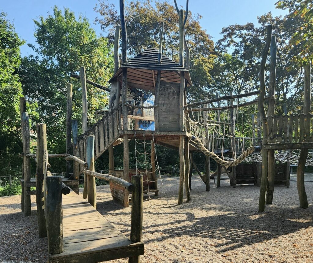 Planeten-Spielplatz (Merkur-Spielplatz) – A space-themed adventure