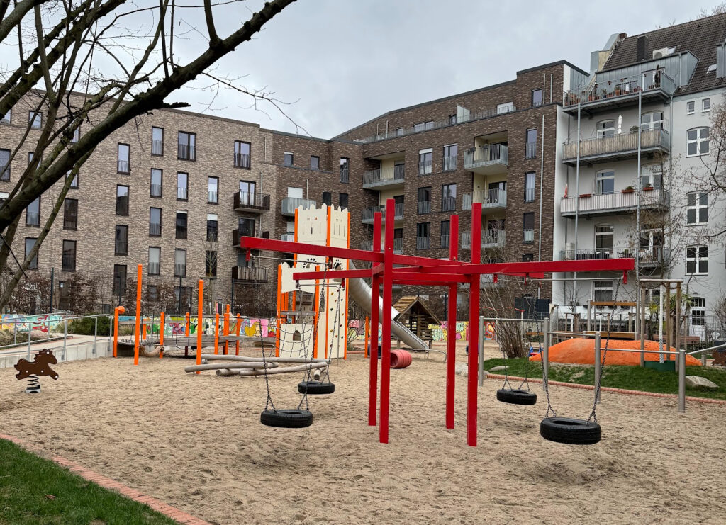 Playground Oasis Bilk – Central green space with play equipment