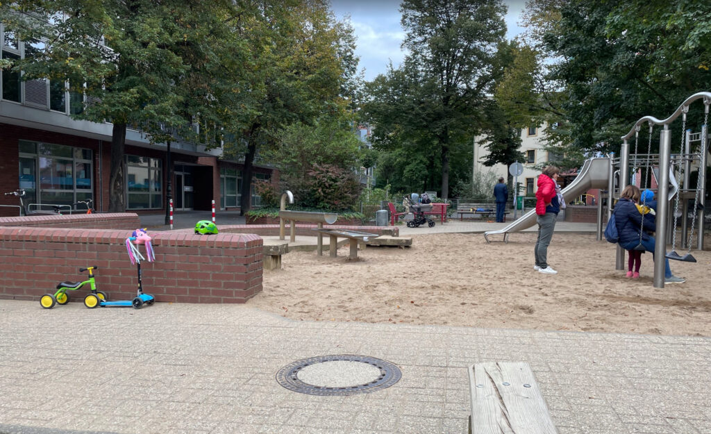 Spielplatz am Siegplatz – Small yet lively local park spot