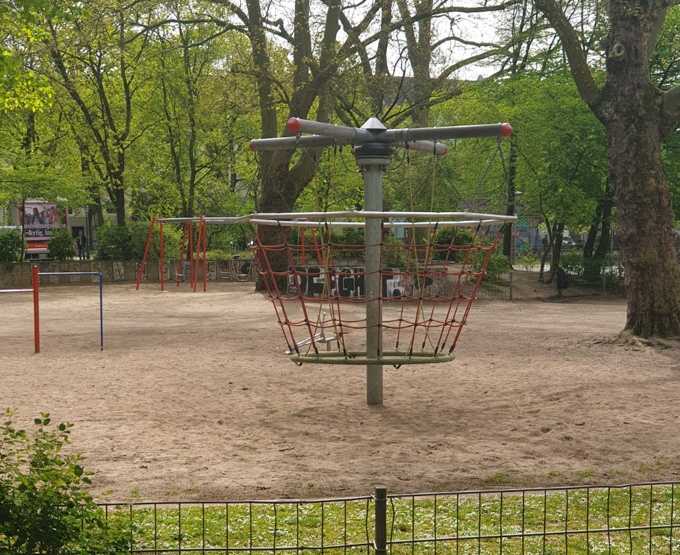 Spielplatz Lessinplatz – Sand and shade for preschoolers