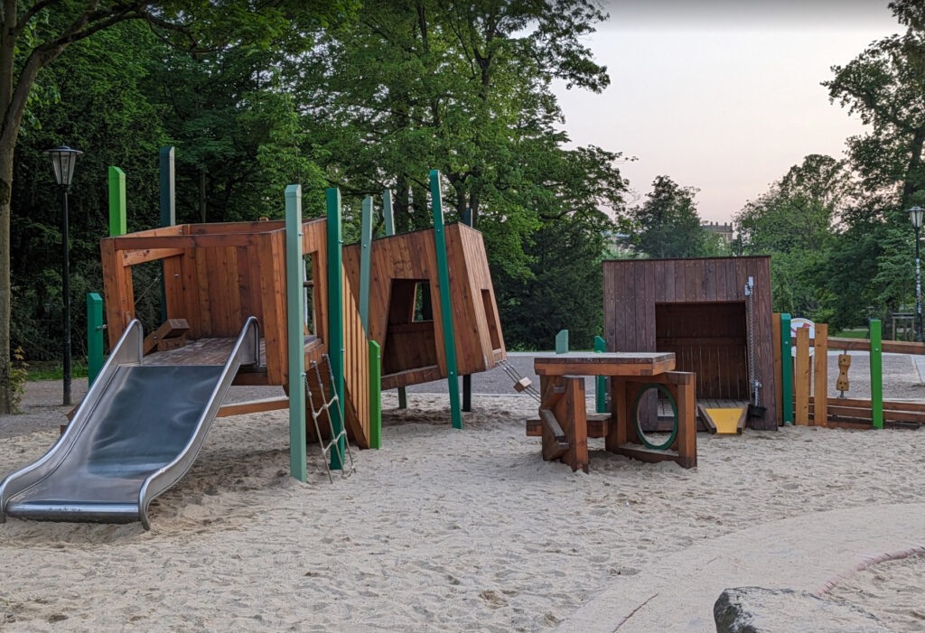 Spielplatz Inselstraße – Small urban playground in Düsseldorf