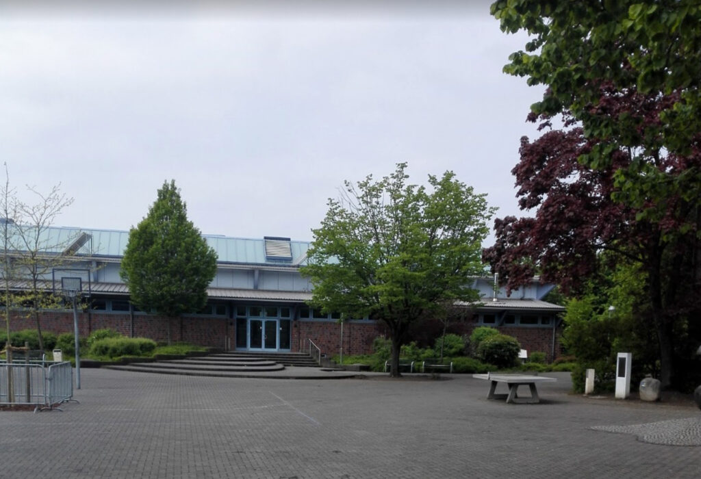 Tree-lined courtyard of A small school 