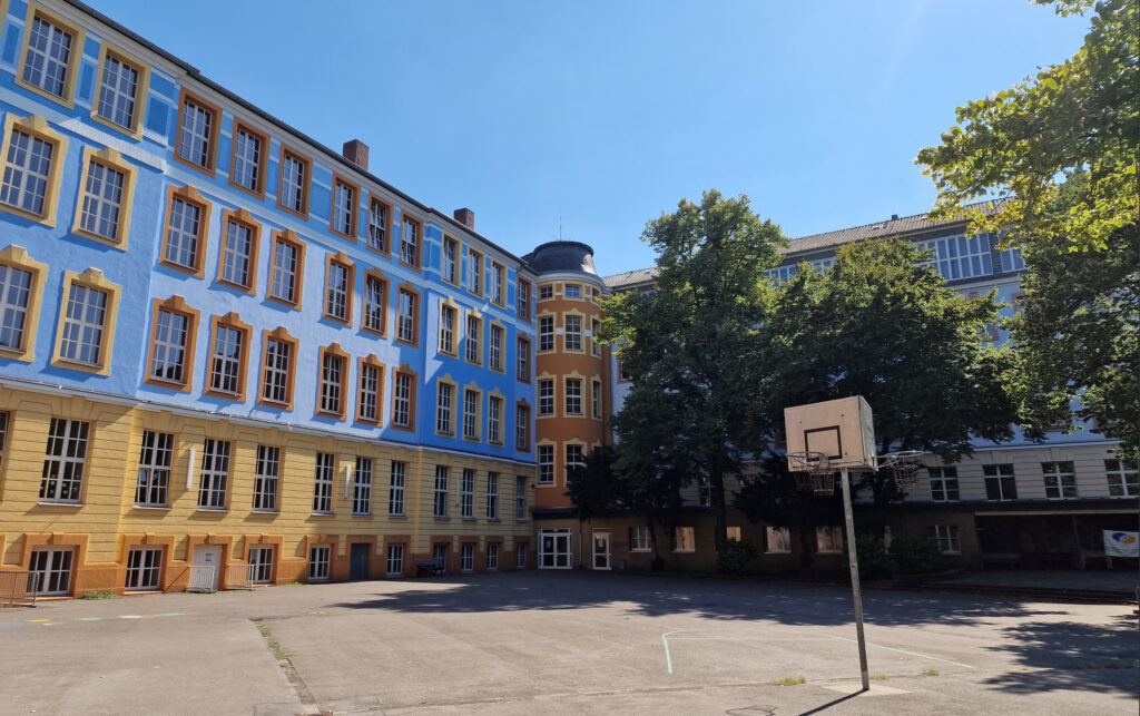 Leibniz-Montessori-Gymnasium playground area with surrounding buildings
