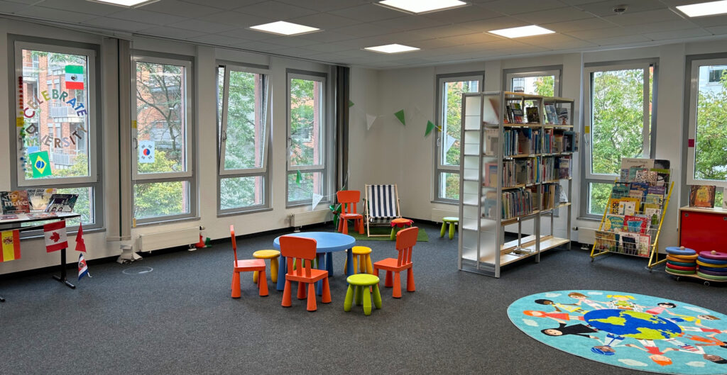 the inside of the International English Library of Düsseldorf