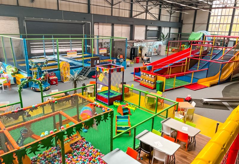 Colorful indoor playground in NRW with ball pit, trampolines, and giant slides for children of all ages