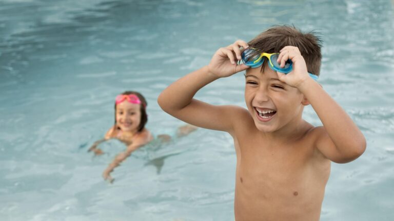 image illustrating Swimming lessons for kids in Düsseldorf (babyschwimmen düsseldorf)