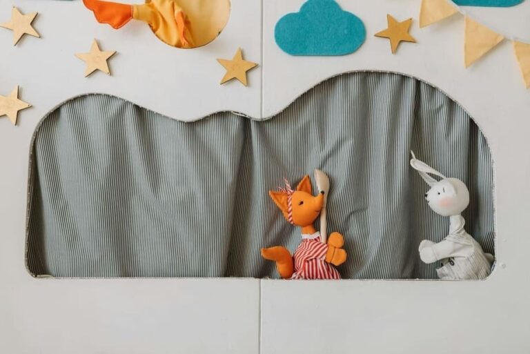 a photo of a puppet theatre stage - a cover image for the "Theater for kids in Düsseldorf " guide