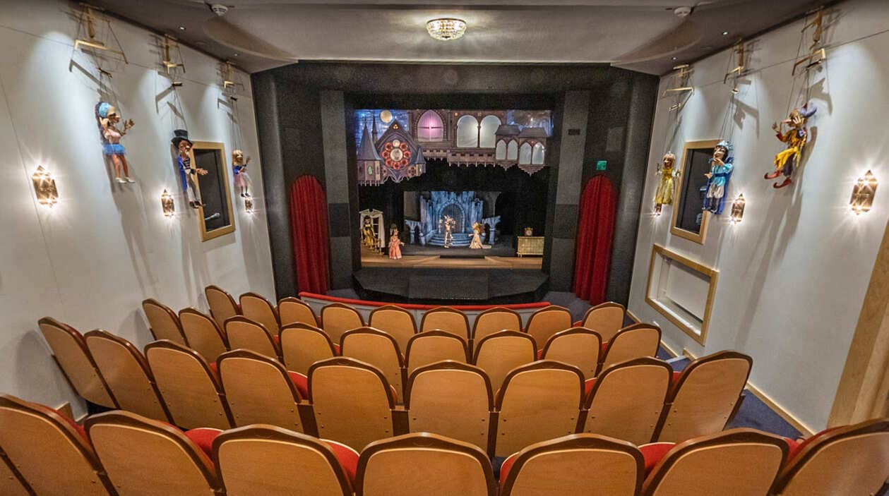 stage of Düsseldorfer Marionetten-Theater — Classic children’s theater in Düsseldorf