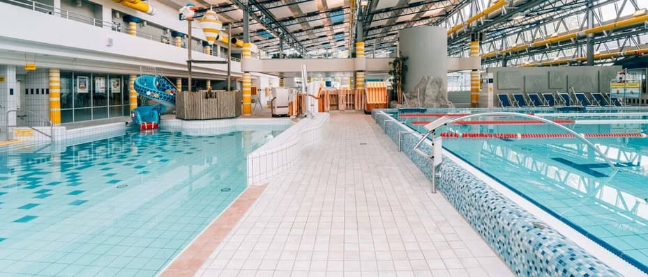 pools at Freizeitbad Düsselstrand – A popular swimming pool for kids’ lessons