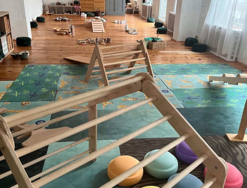 a working space to practice gymnastics for kids in Düsseldorf with Yogamonster