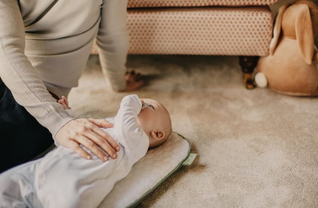 Montessori music for babies in action: parent bonding through lullabies and rhythmic sounds during early childhood development