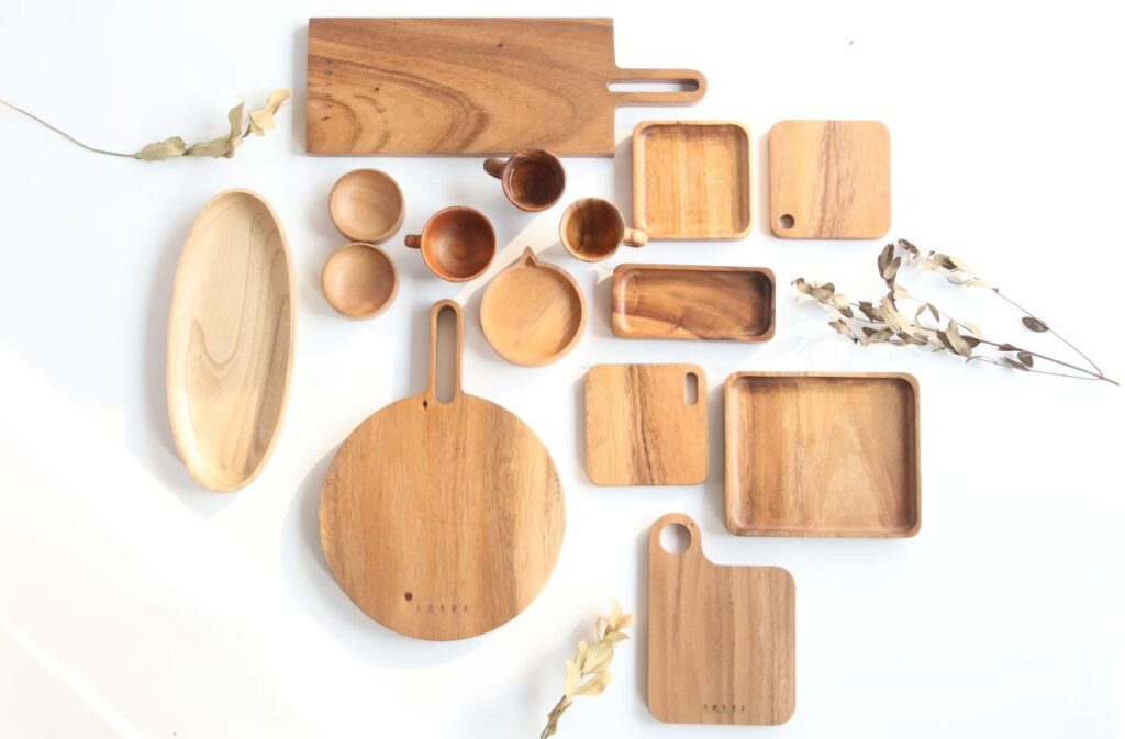 Natural wooden tools designed for children, ideal for functional activities that develop independence and coordination.