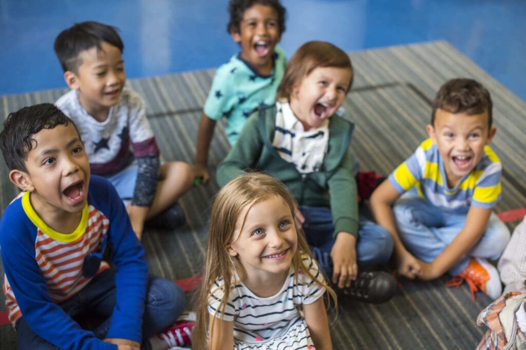 Illustrative image for the Montessori guide with 6 happy kids in a classroom