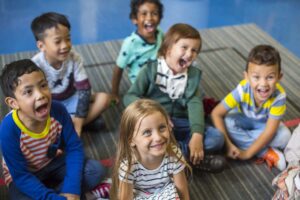 Illustrative image for the Montessori guide with 6 happy kids in a classroom