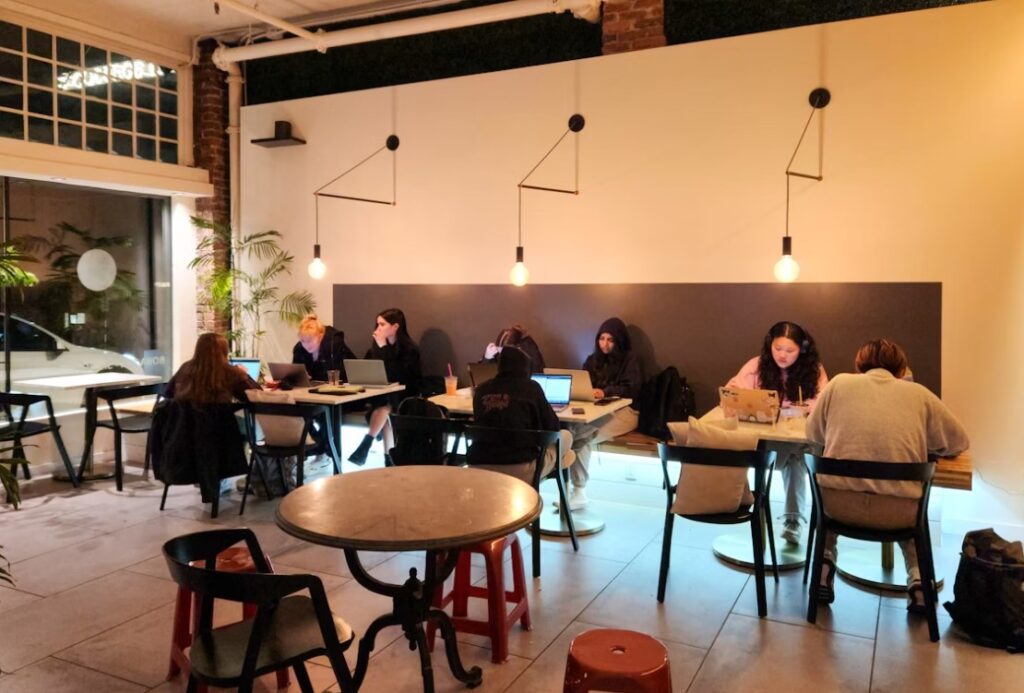 people working in a coworking cafe in Düsseldorf